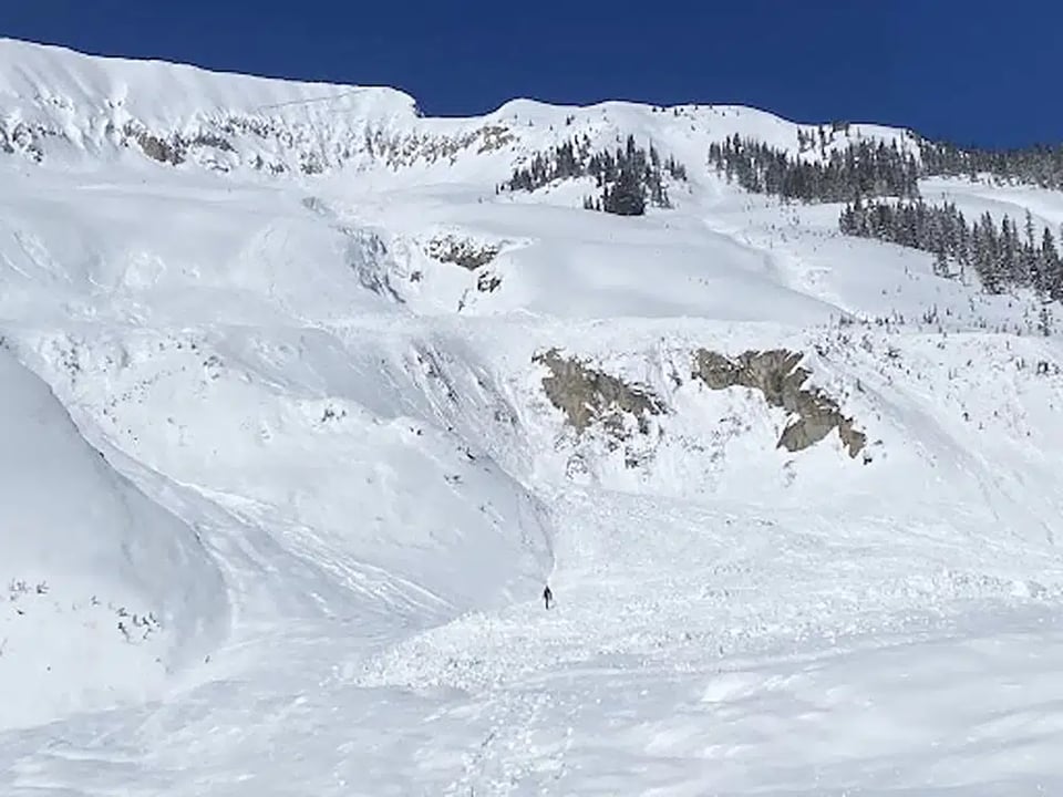 Dos de los esquiadores lograron escapar tras la avalancha en Colorado