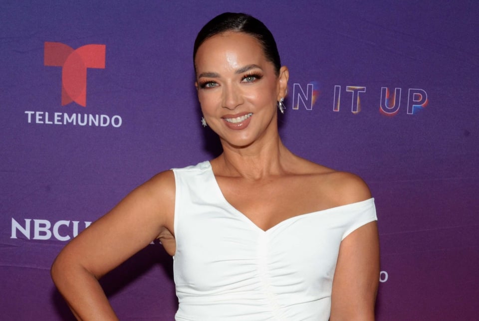 Vestido blanco, rueda de prensa, , apoyo, Latina, celebración, debate de actualidad