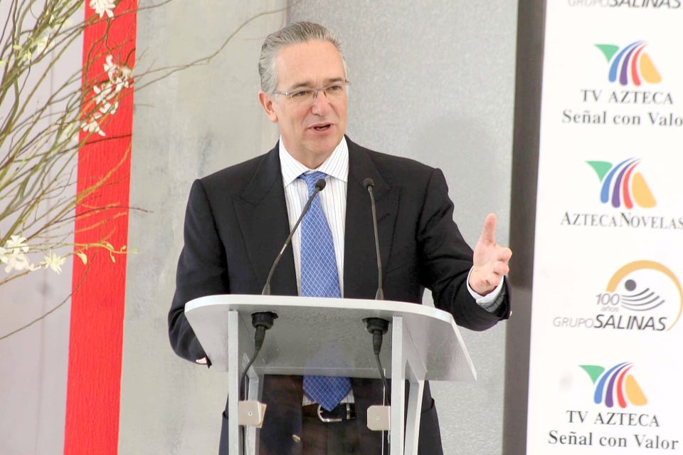 Ricardo Salinas Pliego, millonario, grupo Azteca, conferencia, mundonow