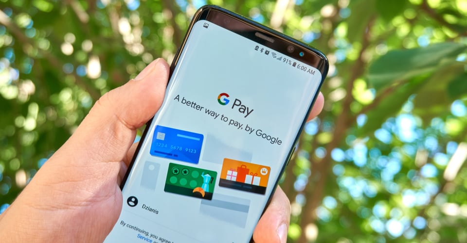 La advertencia de Clark en cuanto a aplicaciones para los usuarios de iPhone y Android