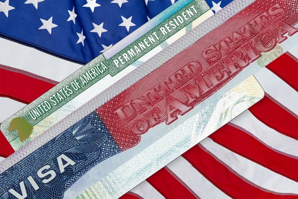Visas H-1B desatan tormenta política: Congreso impulsa renovación y MAGA estalla en redes