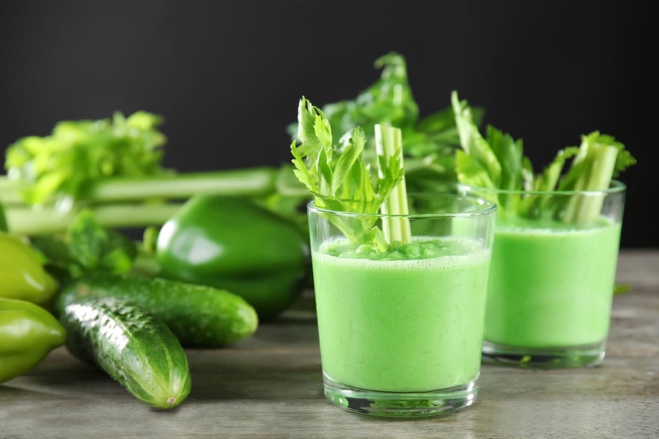 Tres jugos verdes con fibra para desinflamar el colon y mejorar tu salud intestinal