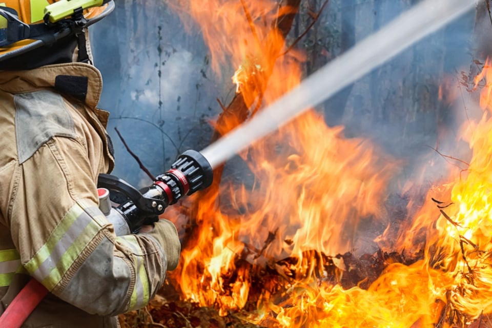 Incendio forestal en Oregón obliga cientos de evacuaciones