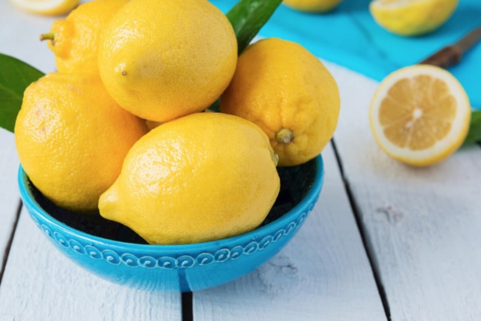 Fruta que rejuvenece la piel y repele mosquitos