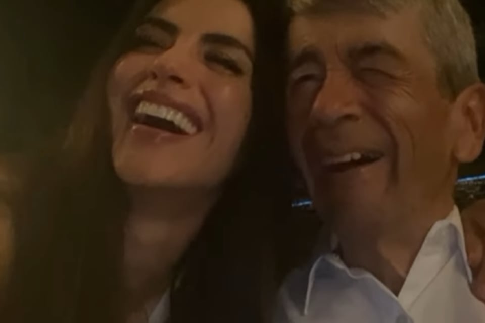 Jessica Cediel enfrenta críticas por fotos tras funeral de su padre
