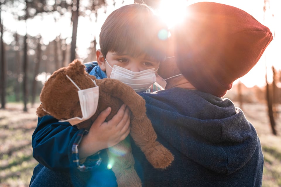 Protege a tu familia ante el frío extremo: Diferencias entre COVID, gripe y VSR!