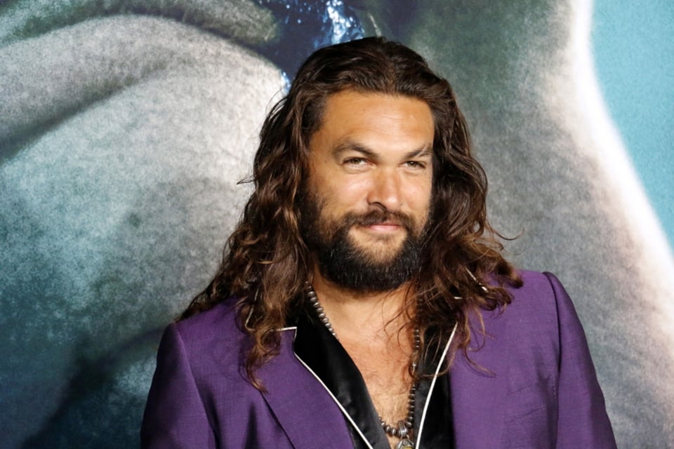 El actor Jason Momoa evacúa Hawái en medio de inundaciones históricas: “Las condiciones son terribles”