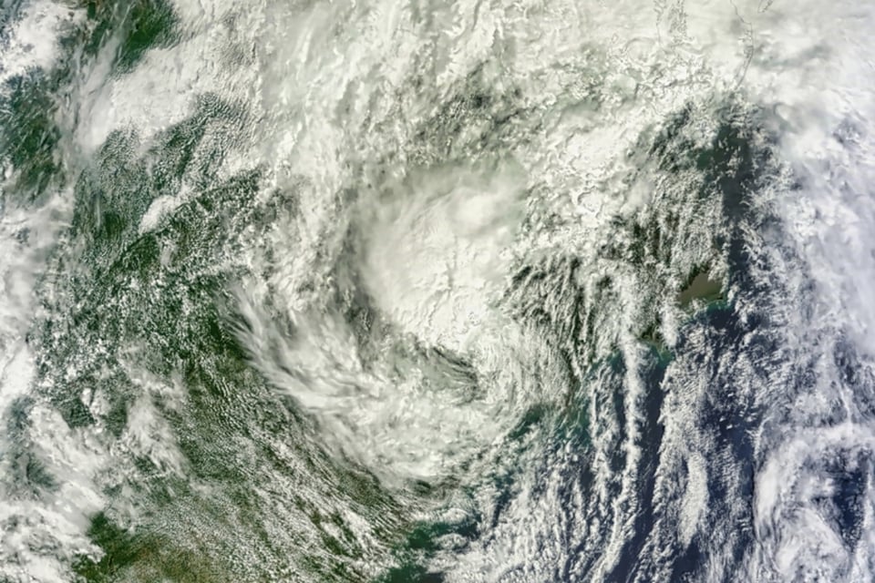 Meteorólogos vigilan dos zonas con potencial ciclónico en el Atlántico y cerca de Florida