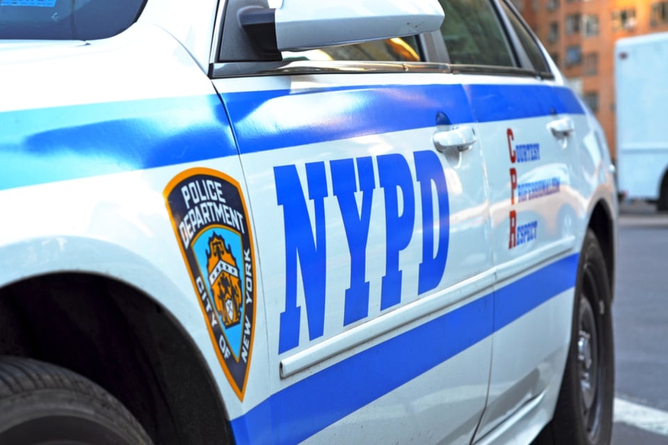 Acusan por delito de odio a hombre que atacó a dos personas en Manhattan: investigaciones siguen