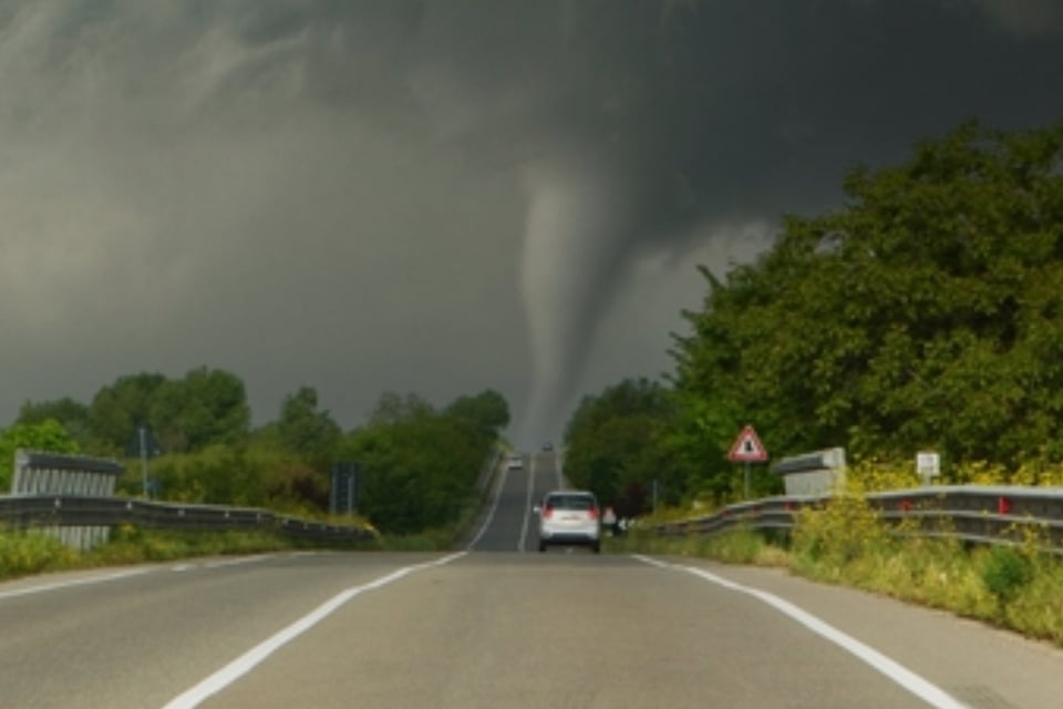 Tornado sorprende a San Antonio: videos muestran el momento en que toca tierra cerca de The Rim