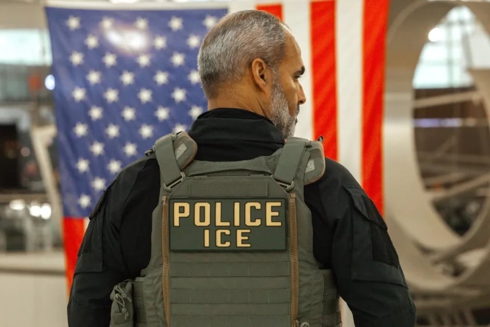 California quiere frenar los polémicos guantes eléctricos de ICE: ¿qué pueden hacer?
