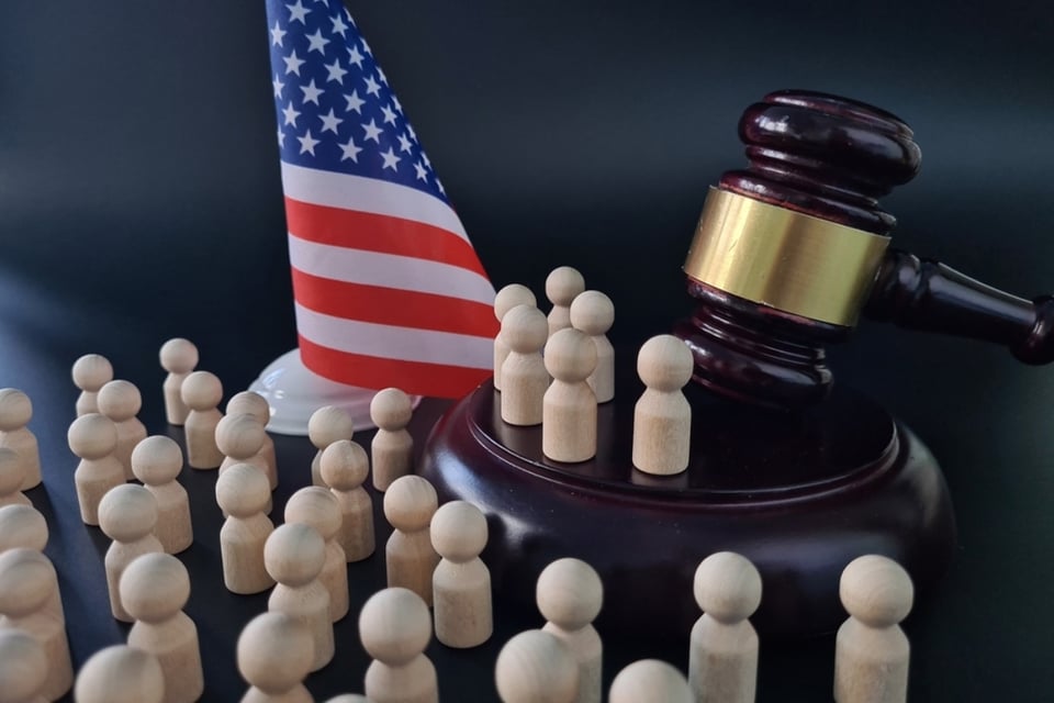 Miles de niños migrantes podrían enfrentar solos los tribunales tras vencer contratos de asistencia legal en EE.UU.