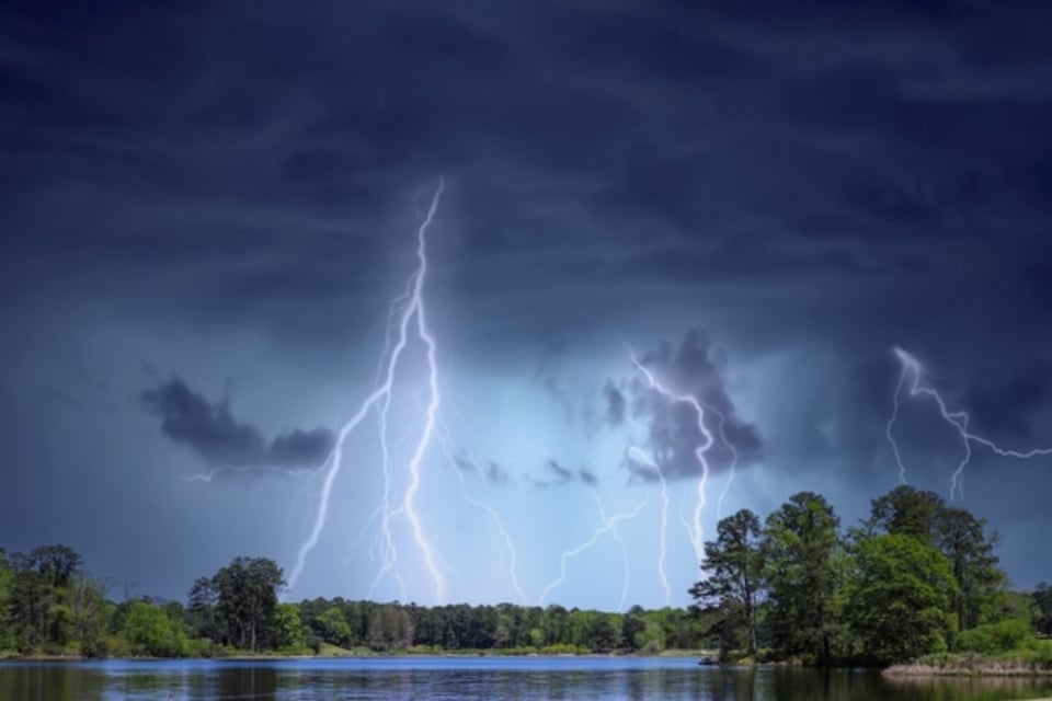 Tormentas amenazan millones de personas en la costa este con lluvias torrenciales e inundaciones repentinas