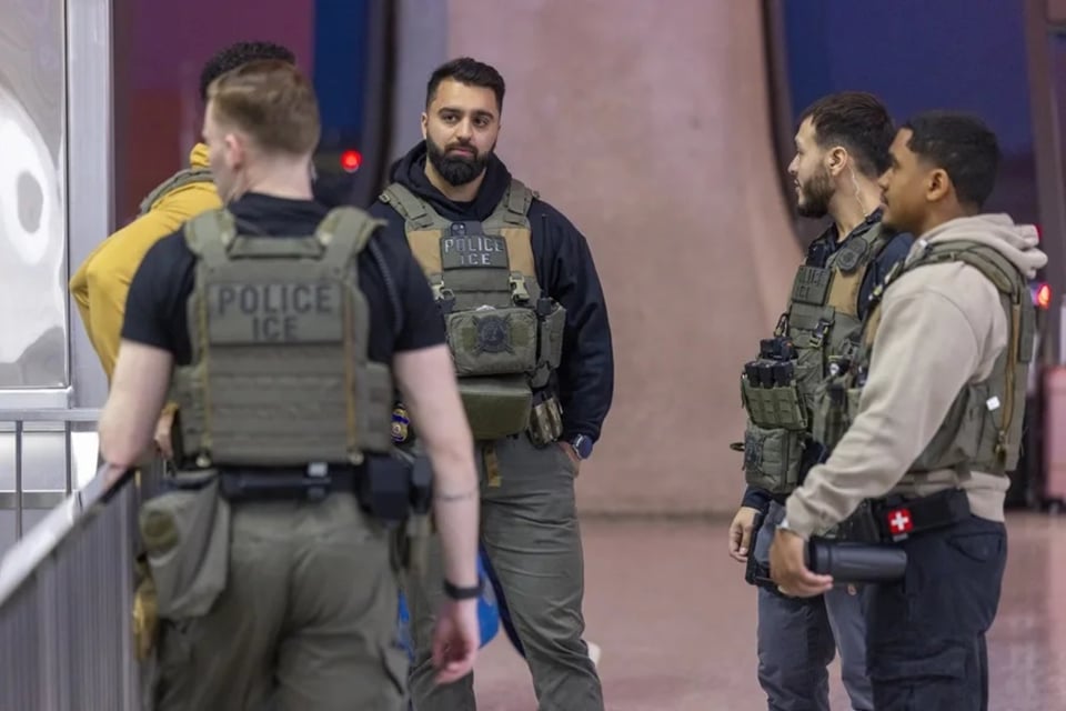 Nueva York frena apoyo policial a ICE y 15 alguaciles llevan la ley a tribunales