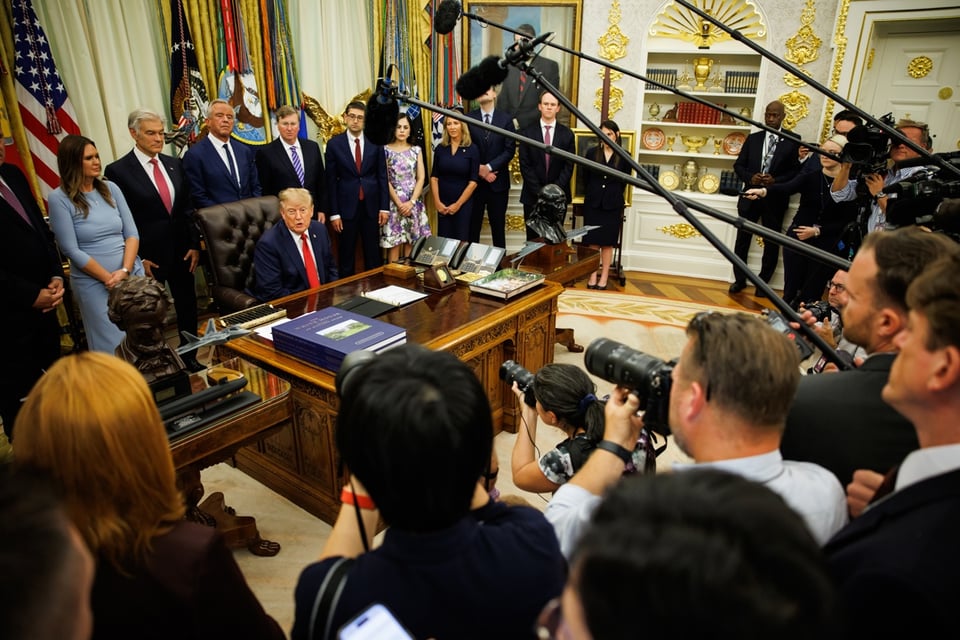 Trump veta a CNN y a otros medios de la Casa Blanca por “noticias falsas”
