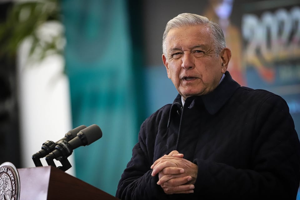 Luto de AMLO, recuerda a su primera esposa y publica foto en Twitter