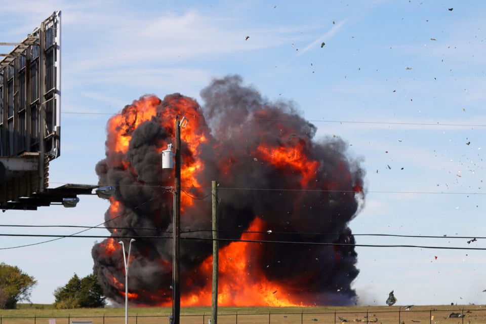 Muestran los terribles videos de choque de aviones en Dallas