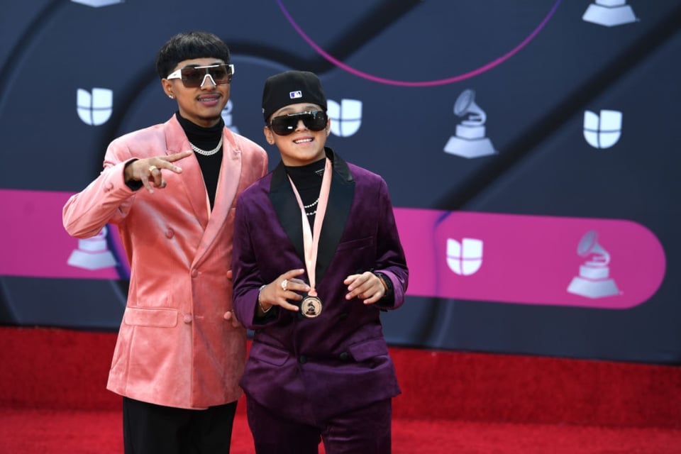 Joven cantante, premios, Grammy, Univision, polémica