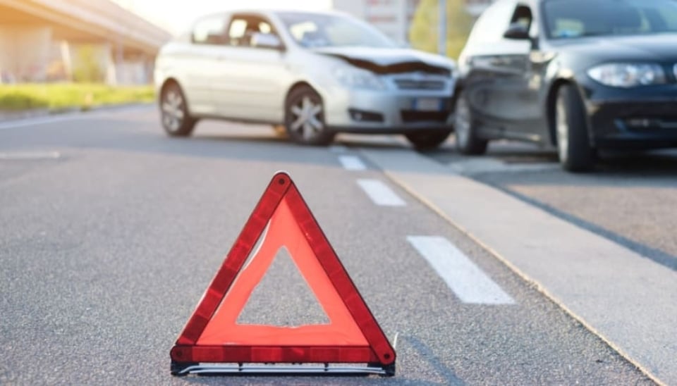 Journalist covers fatal car accident and discovers that the victim is his son (VIDEO)