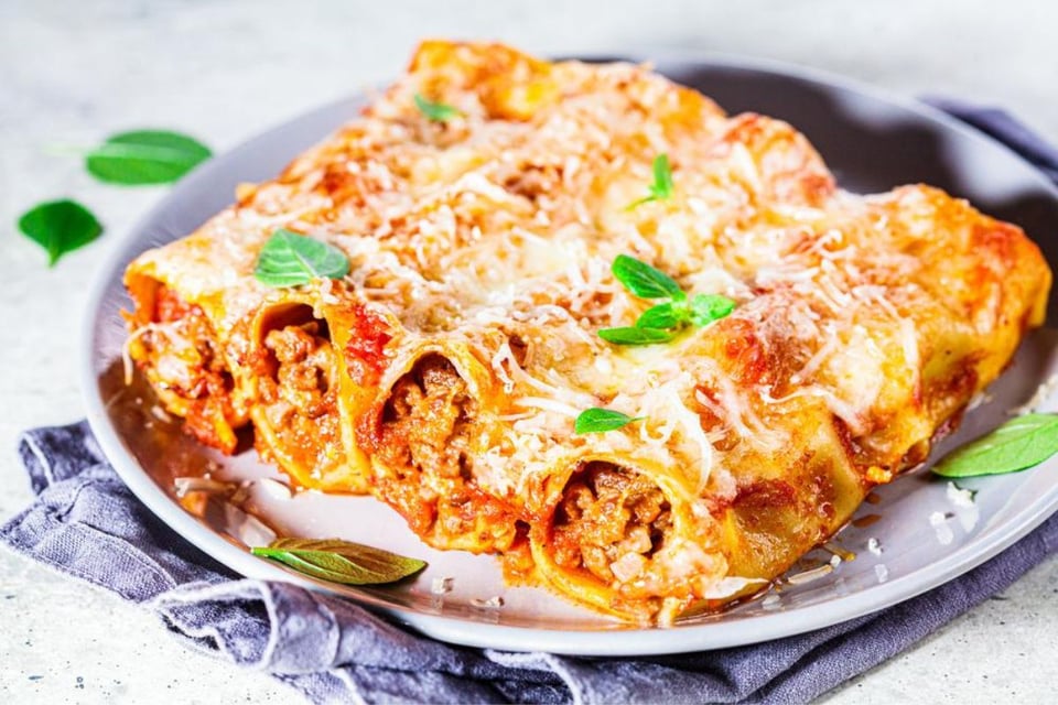 Canelones de carne con salsa Bechamel