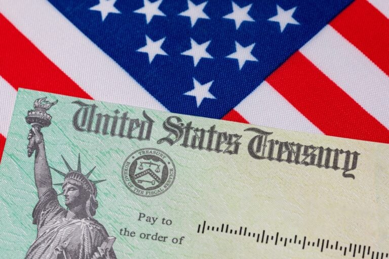 Nuevos cheques directos mensuales de $1,000 dólares serán entregados durante dos años; vea si califica