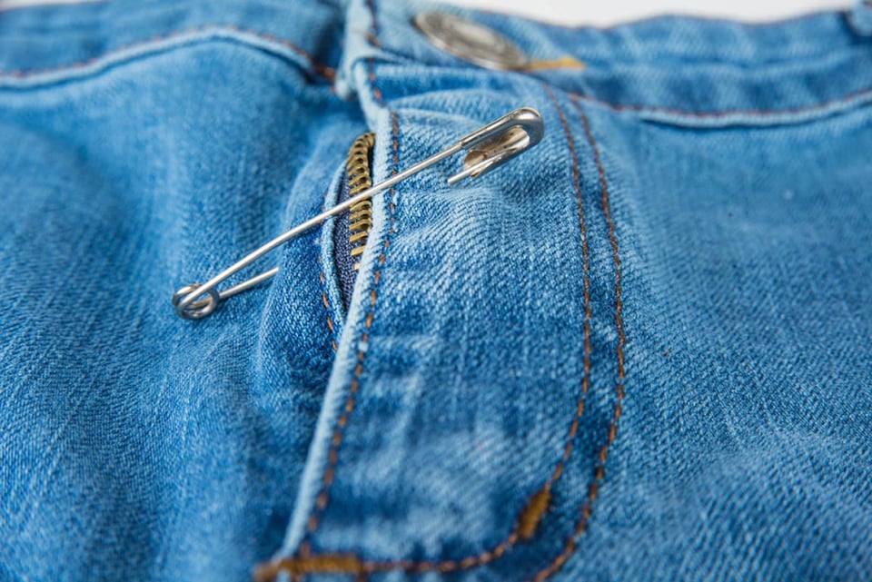 Cremallera rota, blue jeans, imperdible, solución, MundoNOW