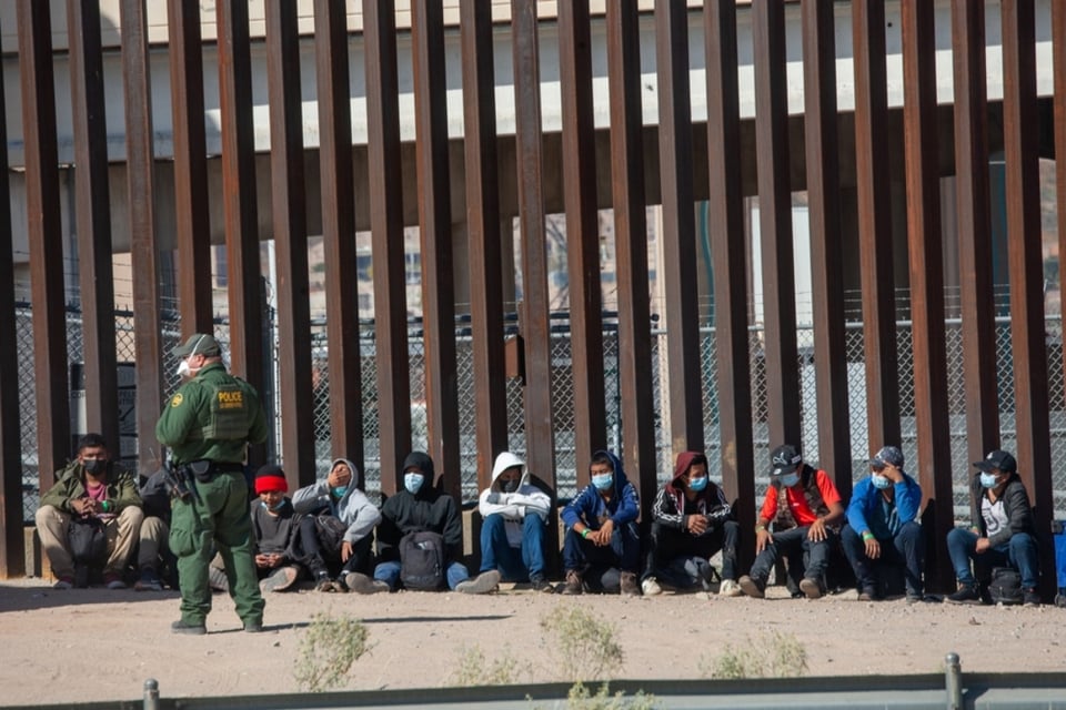 immigration, migrants, arrest, border, attack, MundoNOW
