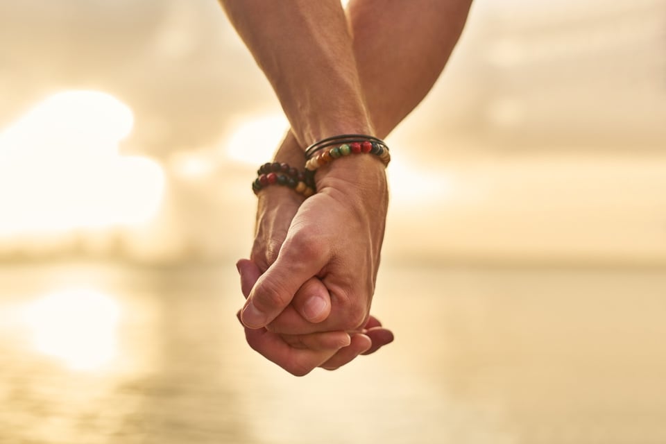 relaciones, soltero, citas, tomados de la mano MundoNOW