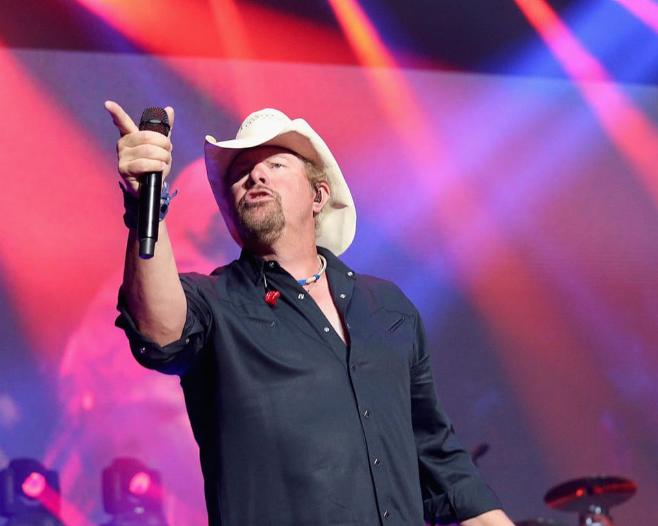 Toby Keith revela que padece cáncer de estómago, así es como se encuentra actualmente…