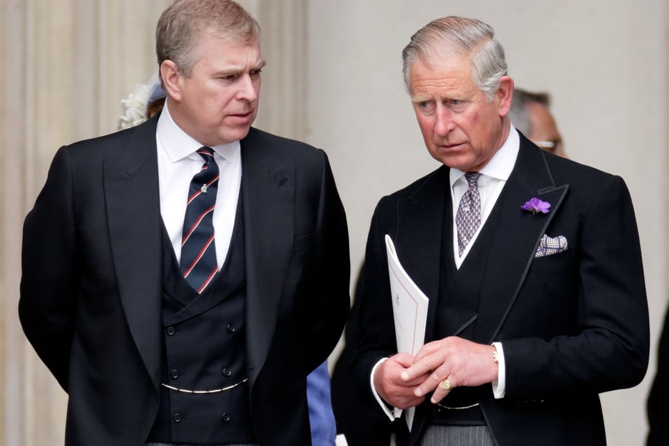 El rey Carlos echa al príncipe Andrés del Palacio de Buckingham