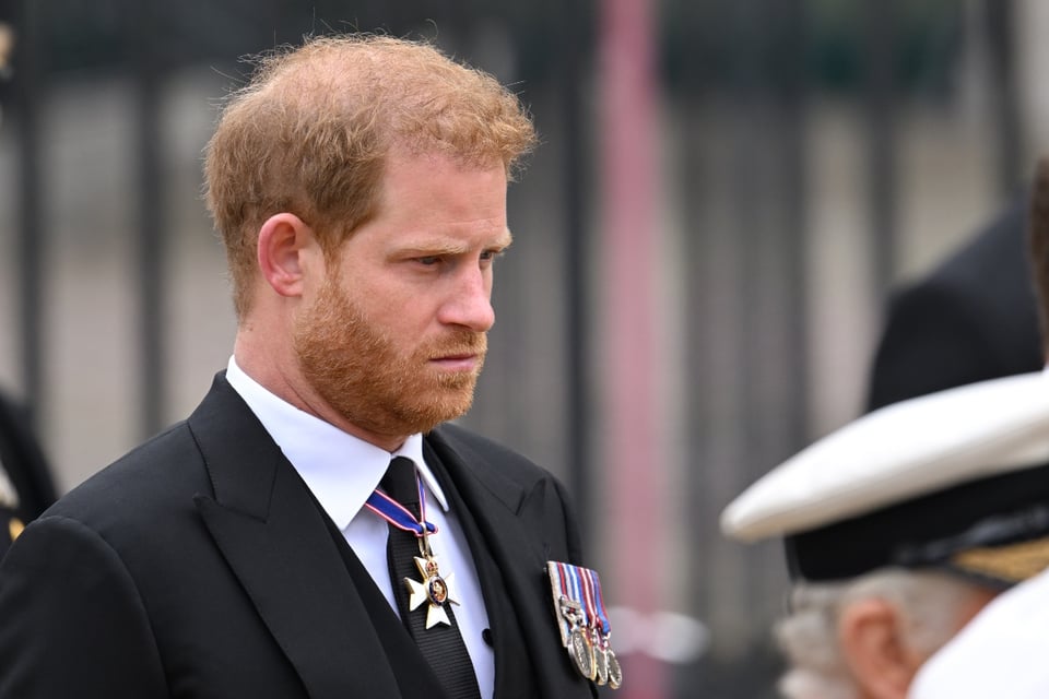 Príncipe Harry revela que su hermano William llegó a agredirlo