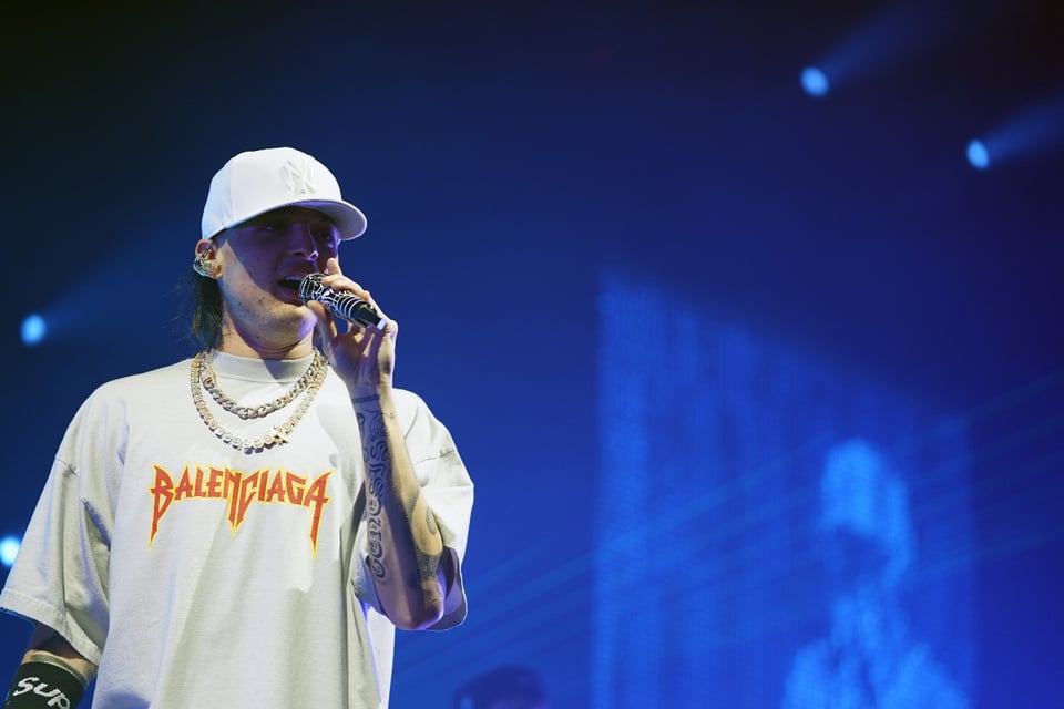Peso Pluma aparece en los VMAs 2023 tras ser amenazado en México