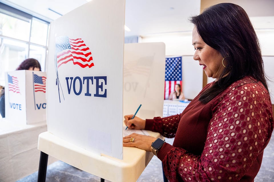 lugar de votación, mujer, política, EE.UU., MundoNOW