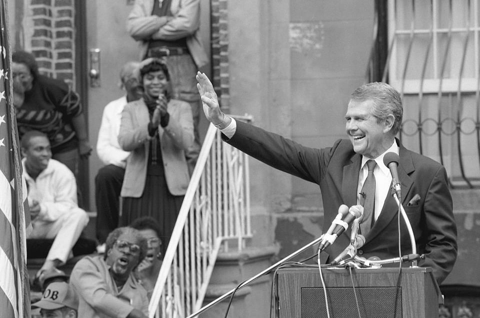 Muere el locutor y empresario Pat Robertson a los 93 años (FOTOS)