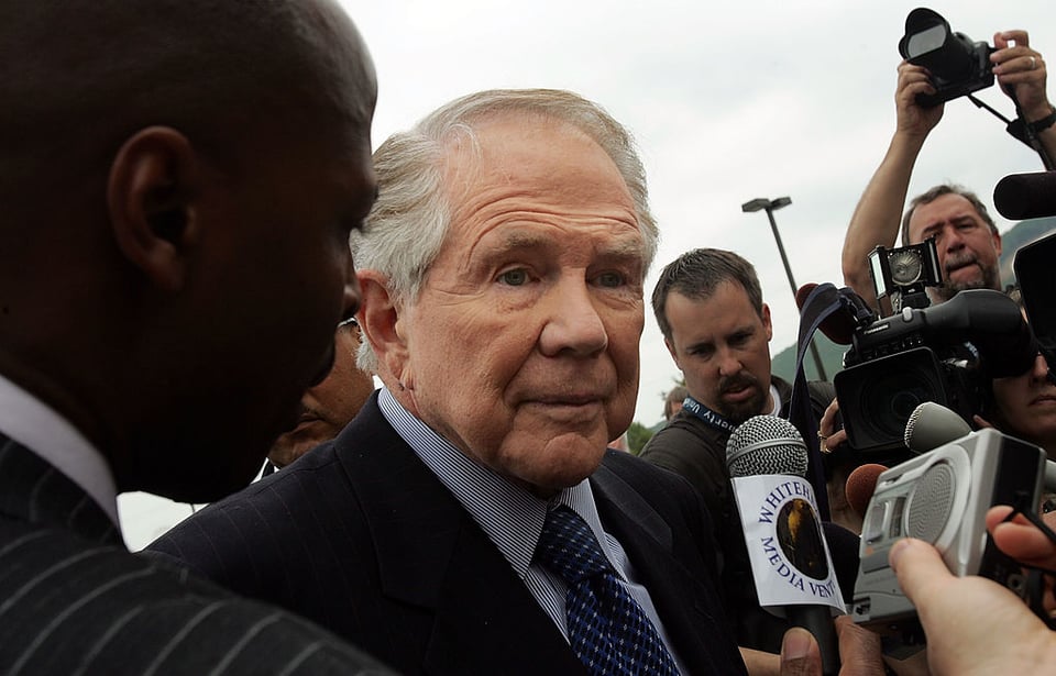 Muere el locutor y empresario Pat Robertson