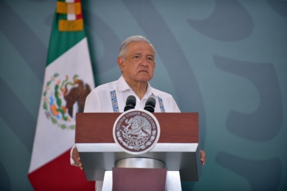 AMLO pide a mexicanos que viven en EEUU no votar por republicanos