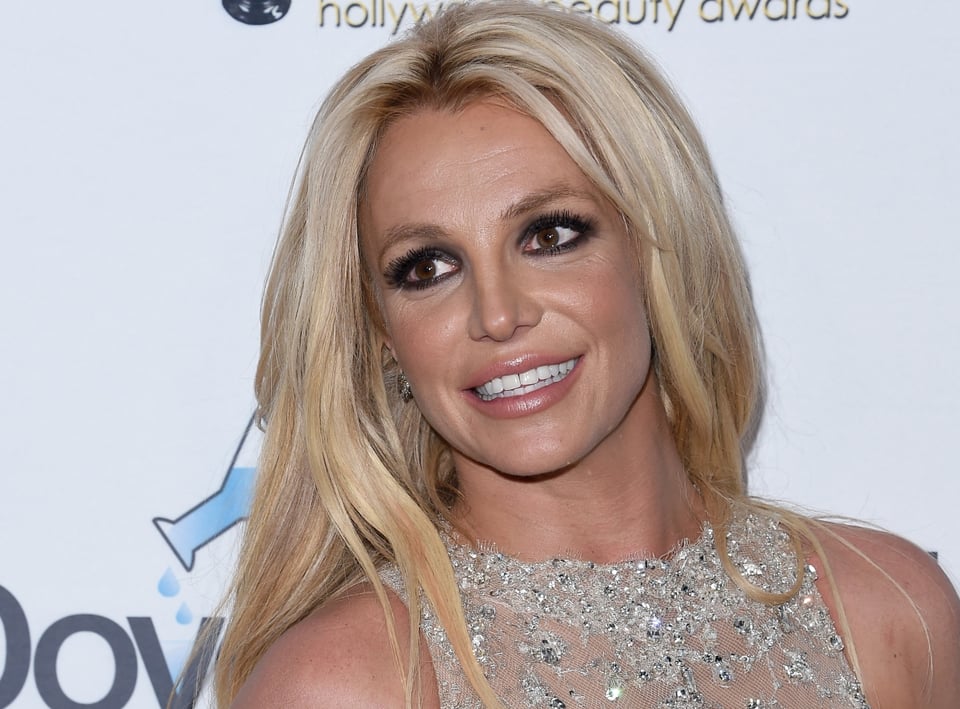 Britney Spears cambia su vestido de novia en su boda y hace lo impensable con Madonna