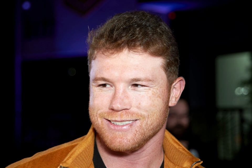 La pequeña hija del Canelo opaca a su papá en plena pelea