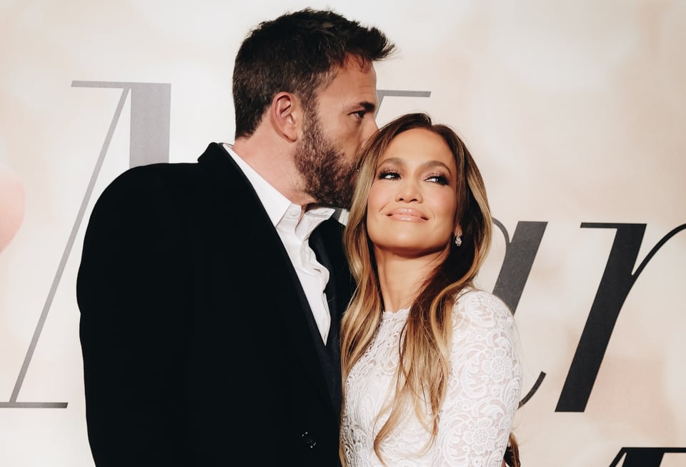 Sale a la luz la verdad de los vestidos que JLo usó en su boda