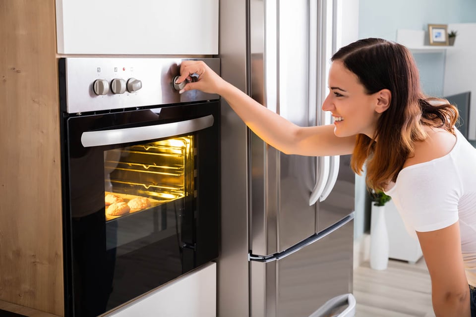 Mujer, cocina, Horno, temperatura, MundoNOW