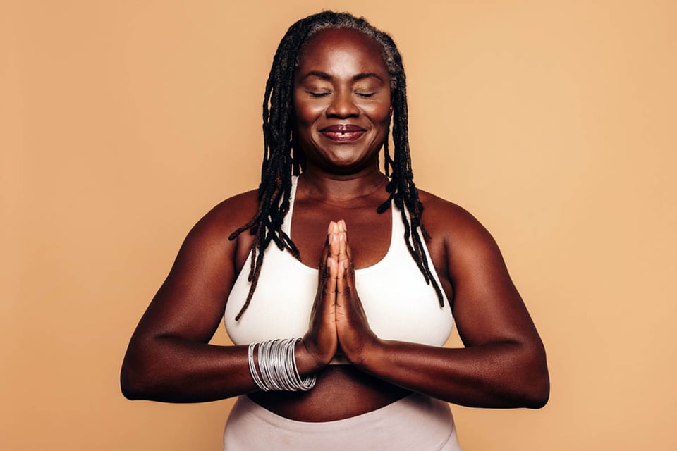 mujer, meditando, mujer negra, rastas, yoga