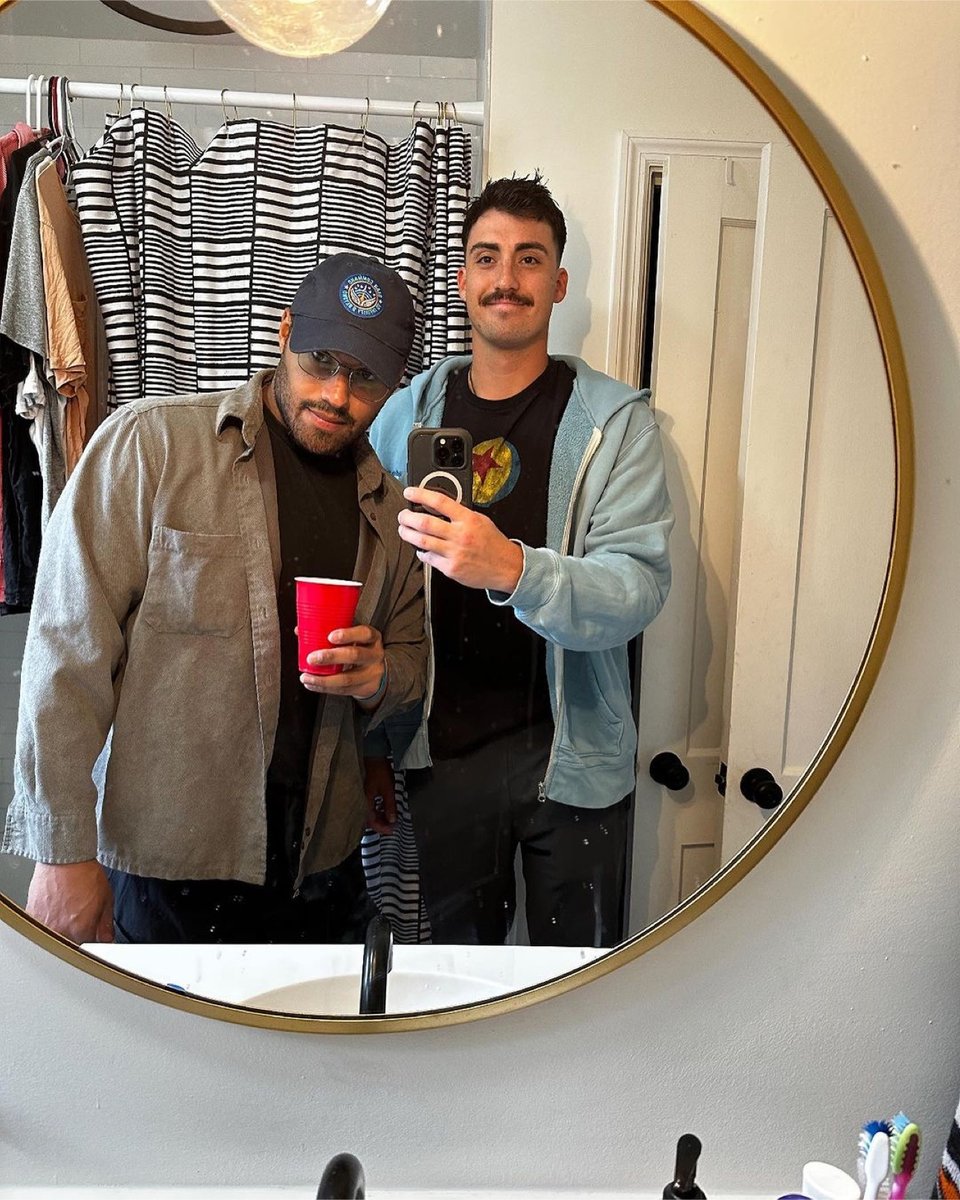 Maxen, loving relationship, gay couple, mirror, love