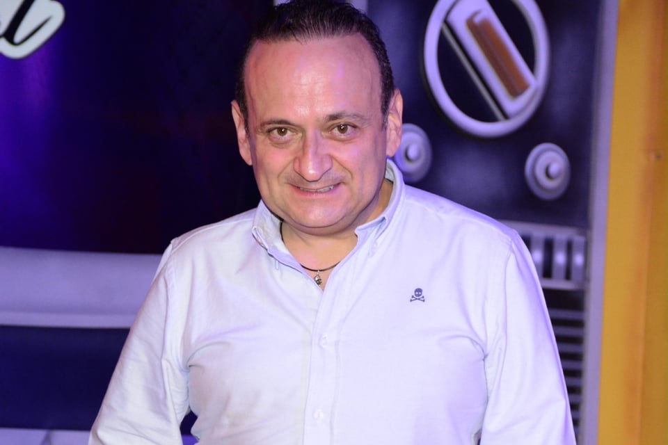 Lalo España, actor de Televisa, sale del clóset y revela que «vive historia de amor»