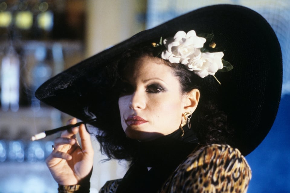 They report the death of the famous model and bodybuilder, Lisa Lyon