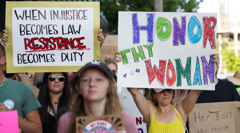 Judge blocks abortion ban in Louisiana