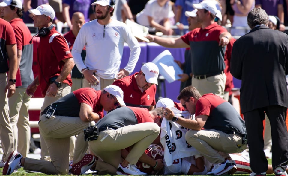 El mariscal de campo de los Oklahoma Sooners sufre lesión en partido