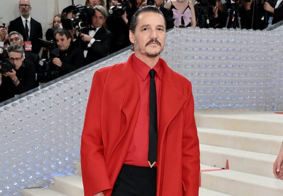 Netflix, series, Narcos, actuación, traje rojo