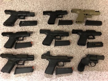 Crónica Hispano sold weapons