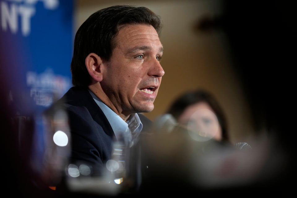 Social Networks, Impact, DeSantis signs laws, MundoNOW, Immigrants