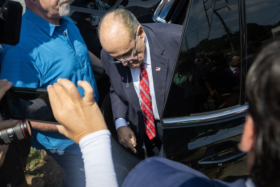 Trump case: Rudy Giuliani surrenders in Georgia